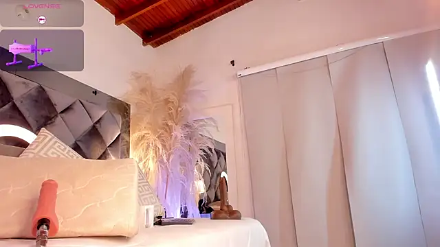 sofhiaa adaams online show from 10.28.25