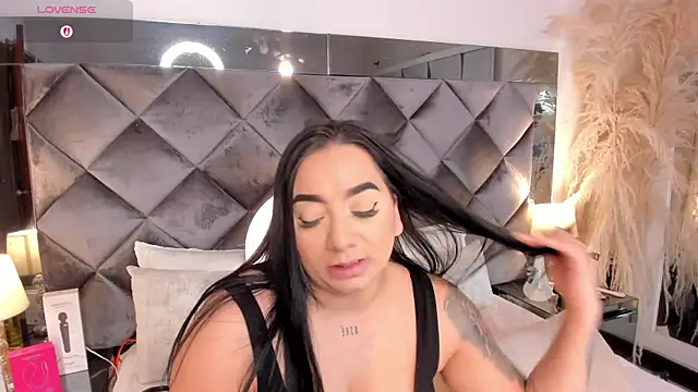 sofhiaa adaams online show from 11.18.25