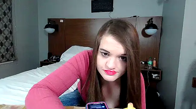 Snapshot of kittykat_1999@xh chatting on 12.06.24 kittykat 1999xh online show from 12.06.24