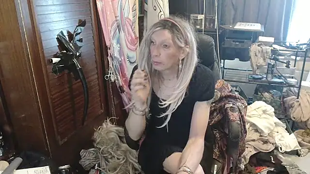 Snapshot of Ombeline1 chatting on 05.28.26 Ombeline1 online show from 05.28.26