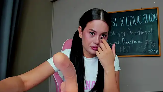 AmedeeaBanks online show from 01.27.25