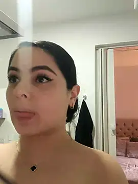 Lia Hurley online show from 12.15.25