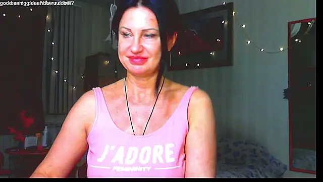 Snapshot of hornymommy69_ chatting on 12.18.24 hornymommy69 online show from 12.18.24