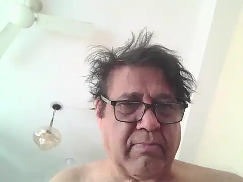 Snapshot of Nuttysub chatting on 04.22.26 Nuttysub online show from 04.22.26