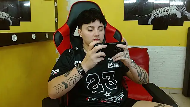 isabeautyx19 online show from 11.13.25