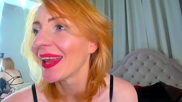 Snapshot of SquirtyAlisa chatting on 09.18.25 SquirtyAlisa online show from 09.18.25