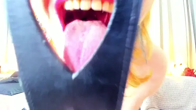 Snapshot of SquirtyAlisa chatting on 09.24.25 SquirtyAlisa online show from 09.24.25