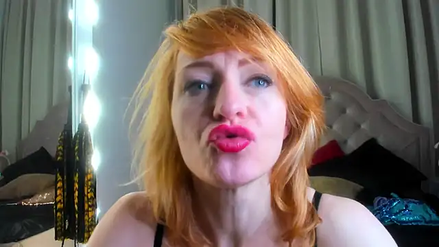Snapshot of SquirtyAlisa chatting on 10.09.25 SquirtyAlisa online show from 10.09.25