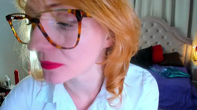 Snapshot of SquirtyAlisa chatting on 10.12.25 SquirtyAlisa online show from 10.12.25