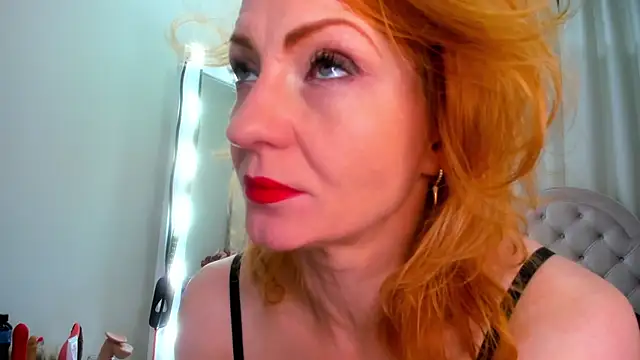 Snapshot of SquirtyAlisa chatting on 10.14.25 SquirtyAlisa online show from 10.14.25