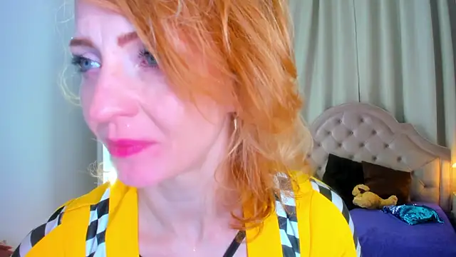 Snapshot of SquirtyAlisa chatting on 10.15.25 SquirtyAlisa online show from 10.15.25