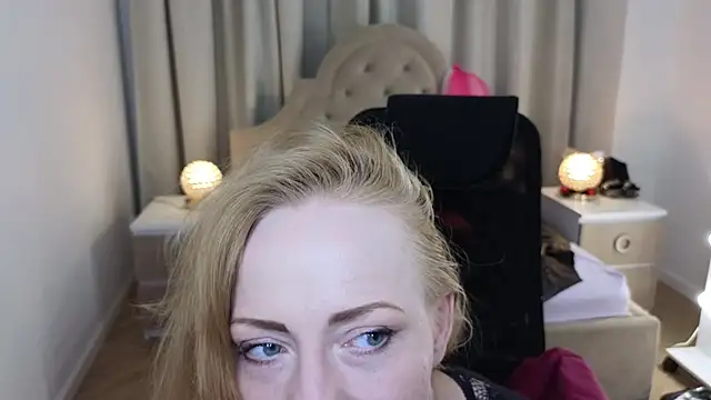 Snapshot of SquirtyAlisa chatting on 04.23.26 SquirtyAlisa online show from 04.23.26
