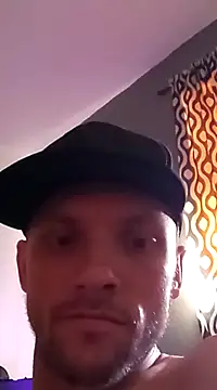 Snapshot of scrachnsniff chatting on 02.04.25 scrachnsniff online show from 02.04.25