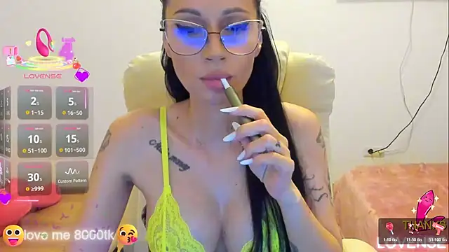 kissnicol32 online show from 11.22.25