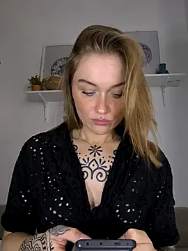 Goldloeckchen159 online show from 10.19.25