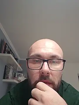 Snapshot of zsolt2108 chatting on 12.16.25 zsolt2108 online show from 12.16.25