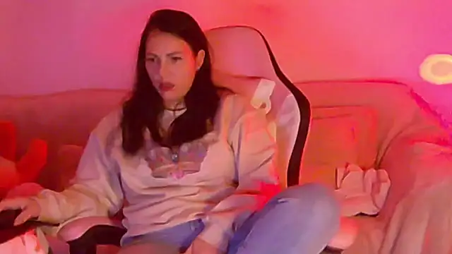 Snapshot of ReiyaRey chatting on 12.20.25 ReiyaRey online show from 12.20.25