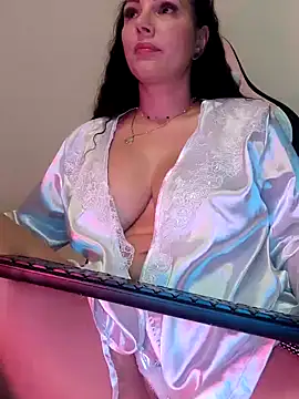 Snapshot of ReiyaRey chatting on 05.17.26 ReiyaRey online show from 05.17.26