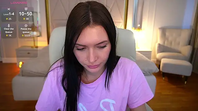 Snapshot of MilaSecrett chatting on 04.27.26 MilaSecrett online show from 04.27.26