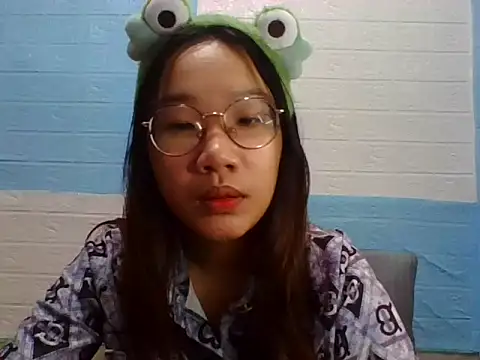 Snapshot of Nanoko chatting on 11.17.25 Nanoko online show from 11.17.25