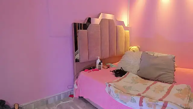 LoveQueen2 online show from 12.02.25