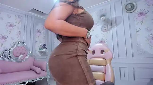 Snapshot of perla_milf4u chatting on 03.20.25 perla milf4u online show from 03.20.25