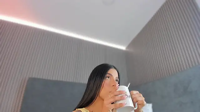 Snapshot of emelie_89 chatting on 11.05.25 emelie 89 online show from 11.05.25