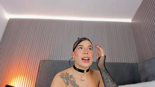Snapshot of emelie_89 chatting on 12.22.25 emelie 89 online show from 12.22.25