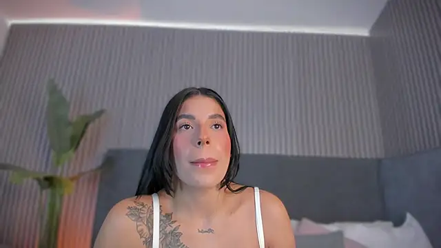 Snapshot of emelie_89 chatting on 05.14.26 emelie 89 online show from 05.14.26