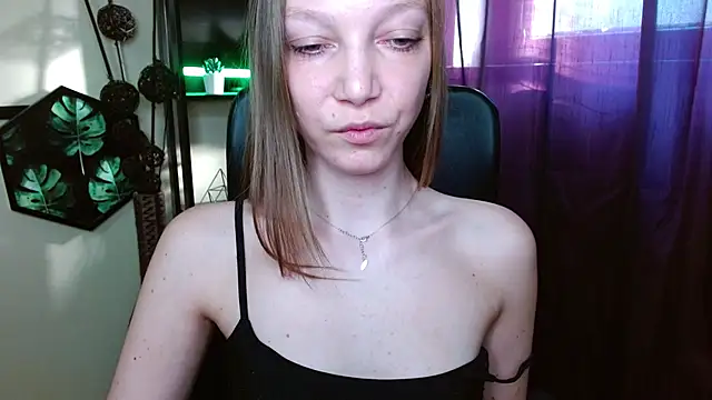 EmillyPlay online show from 04.09.26