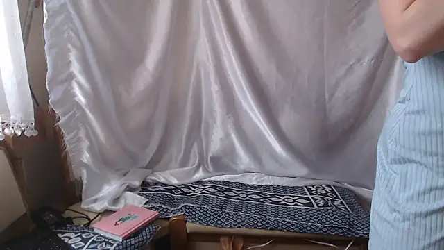 Snapshot of Burberrry_ chatting on 04.08.26 Burberrry online show from 04.08.26