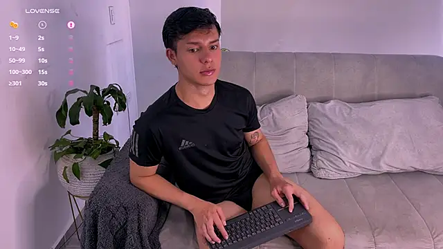 Snapshot of Alexxblue chatting on 11.12.25 Alexxblue online show from 11.12.25