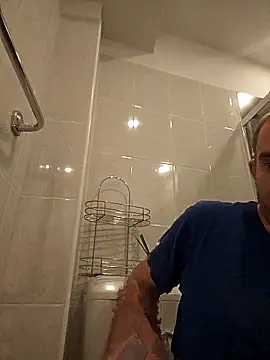 Snapshot of Jasmin32 chatting on 10.31.25 Jasmin32 online show from 10.31.25