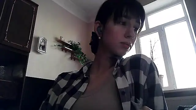Snapshot of ElizaSwon chatting on 05.08.26 ElizaSwon online show from 05.08.26