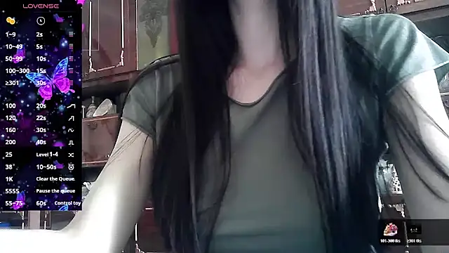 Snapshot of ElizaSwon chatting on 06.16.26 ElizaSwon online show from 06.16.26
