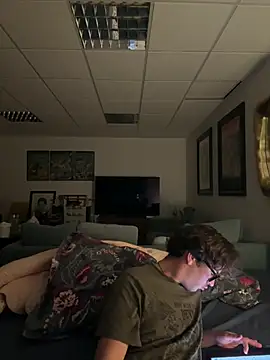 Snapshot of hardmecl chatting on 12.17.24 hardmecl online show from 12.17.24