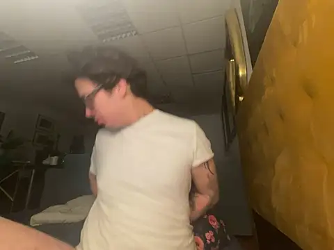 Snapshot of hardmecl chatting on 03.14.25 hardmecl online show from 03.14.25