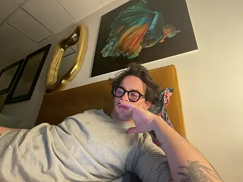 Snapshot of hardmecl chatting on 03.20.25 hardmecl online show from 03.20.25