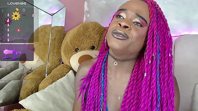 Snapshot of puca_ebony chatting on 01.15.25 puca ebony online show from 01.15.25