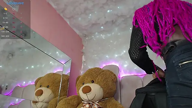 Snapshot of puca_ebony chatting on 01.24.25 puca ebony online show from 01.24.25