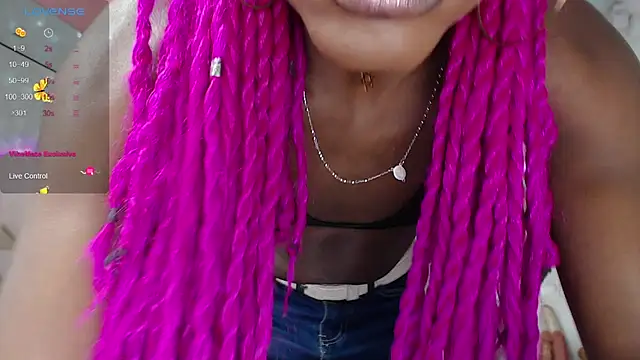 Snapshot of puca_ebony chatting on 01.25.25 puca ebony online show from 01.25.25