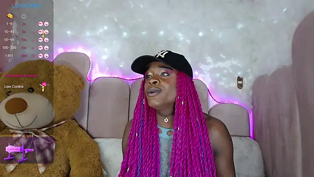 Snapshot of puca_ebony chatting on 01.28.25 puca ebony online show from 01.28.25
