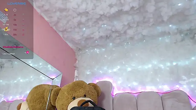 Snapshot of puca_ebony chatting on 01.28.25 puca ebony online show from 01.28.25