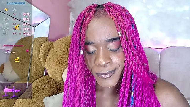 Snapshot of puca_ebony chatting on 01.28.25 puca ebony online show from 01.28.25
