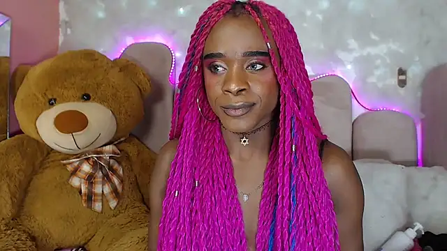 Snapshot of puca_ebony chatting on 02.01.25 puca ebony online show from 02.01.25