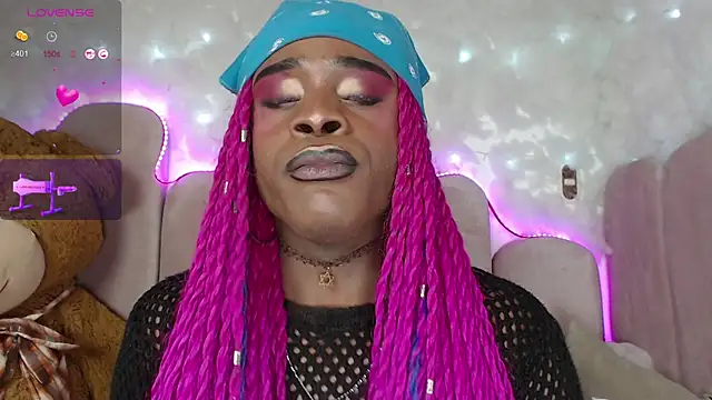 Snapshot of puca_ebony chatting on 02.06.25 puca ebony online show from 02.06.25