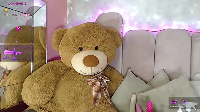 Snapshot of puca_ebony chatting on 02.11.25 puca ebony online show from 02.11.25