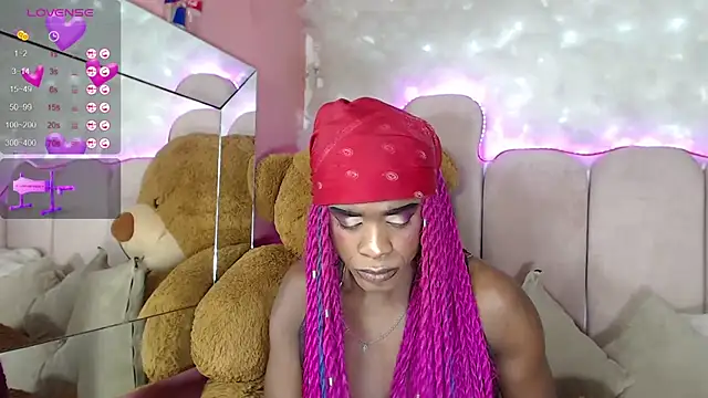 Snapshot of puca_ebony chatting on 02.12.25 puca ebony online show from 02.12.25