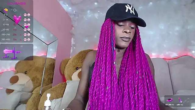 Snapshot of puca_ebony chatting on 02.13.25 puca ebony online show from 02.13.25