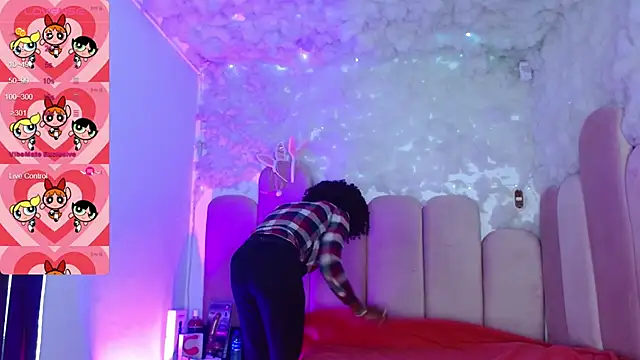 Snapshot of puca_ebony chatting on 09.08.25 puca ebony online show from 09.08.25